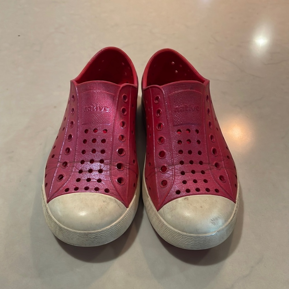 Native kids Jefferson in pre-worn condition.